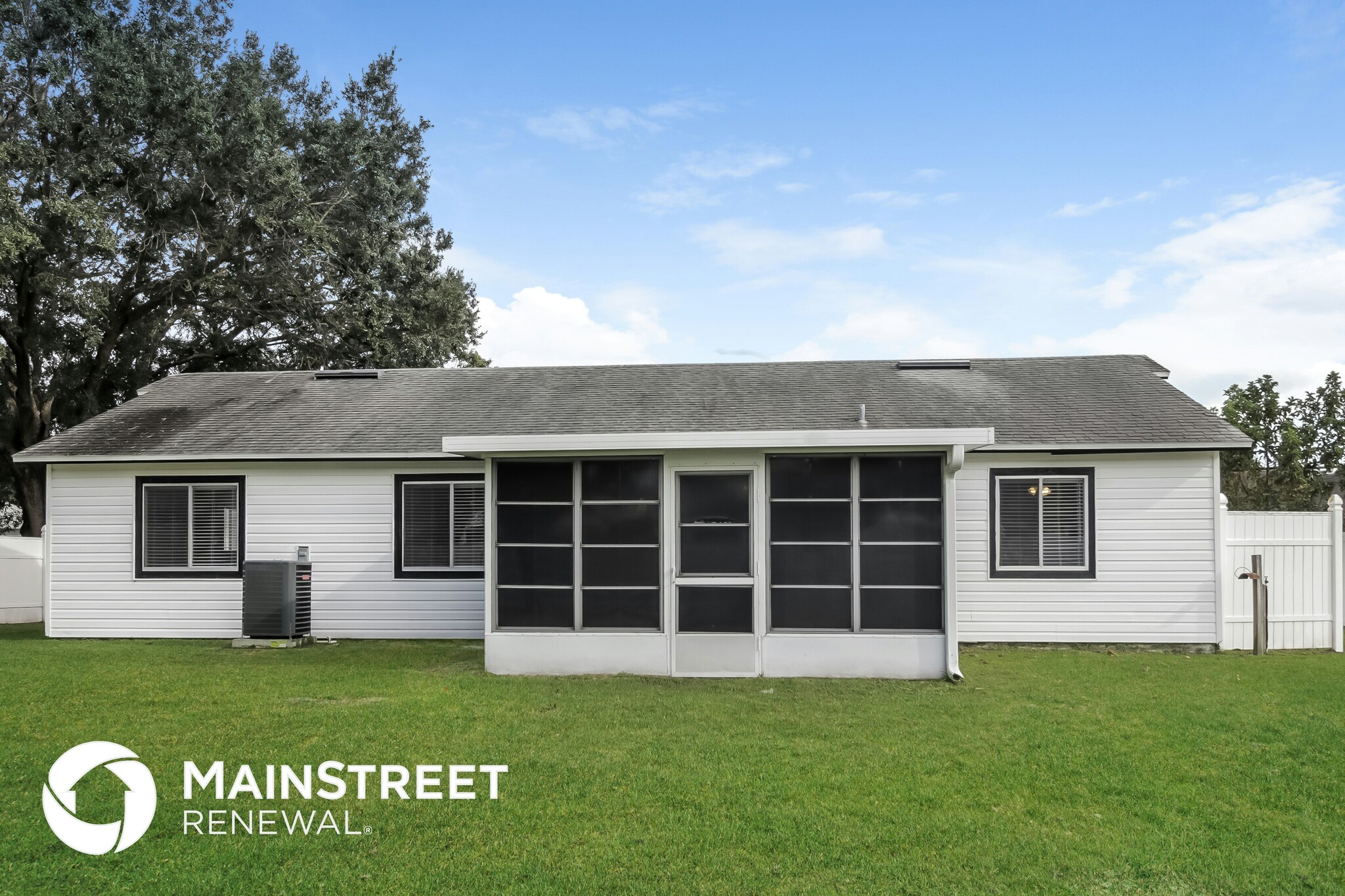 Building Photo - 1523 Maplewood Cir