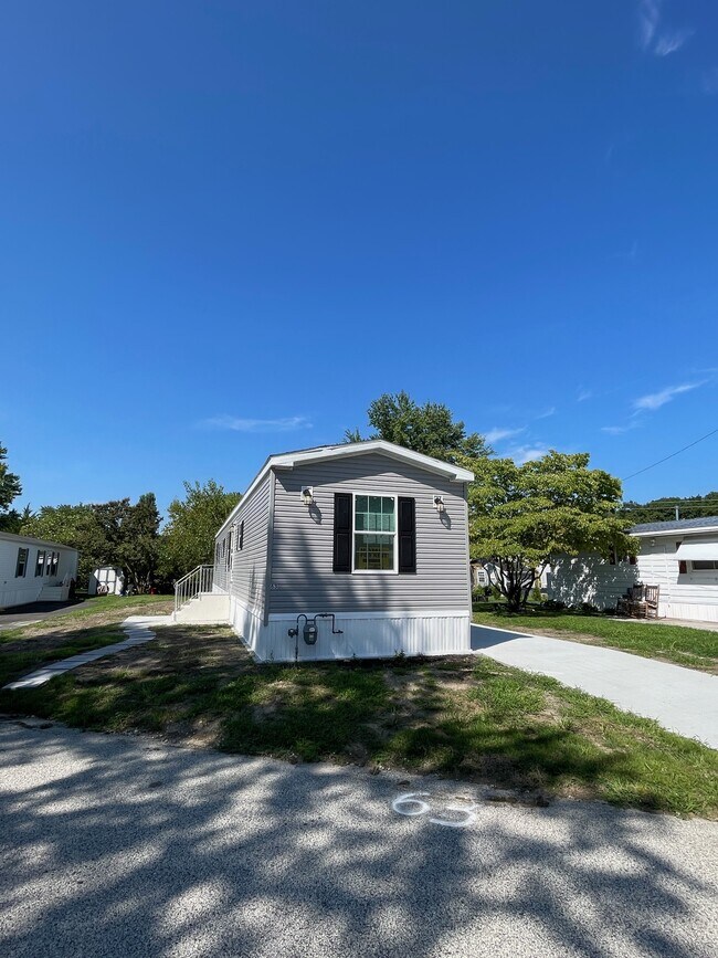 Building Photo - 63 Colonial Dr