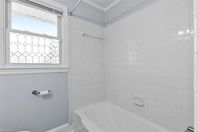 Building Photo - 1101 Hickory Ave