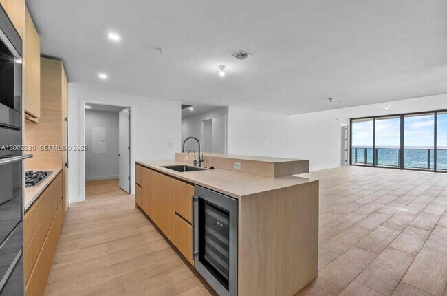 Building Photo - 900 N Ocean Blvd