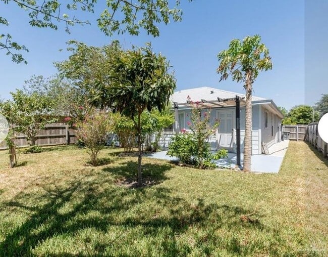 Building Photo - 337 Roundup Cir