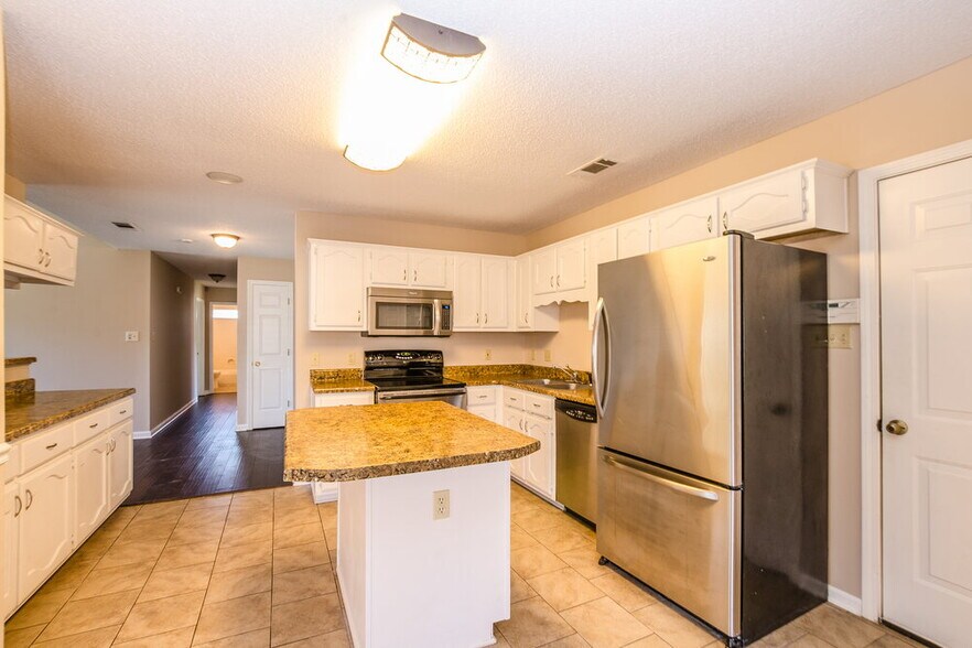 Building Photo - 3056 Valley Green Ln