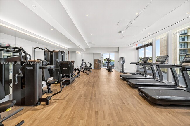 Building Photo - 175-125 3303