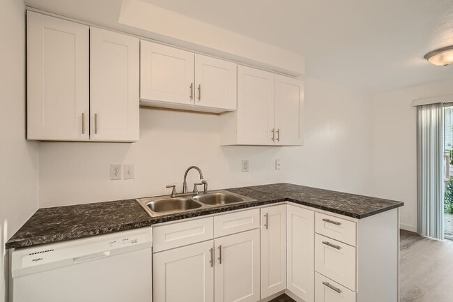 Building Photo - 2025 C St SE