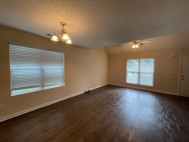 Building Photo - PRE-LEASING FOR AUGUST 1 2026!