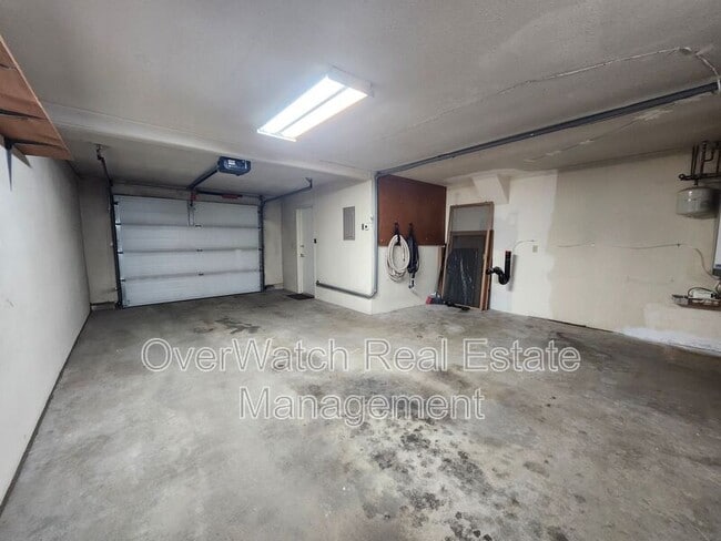 Building Photo - 1932 Beaver Pl