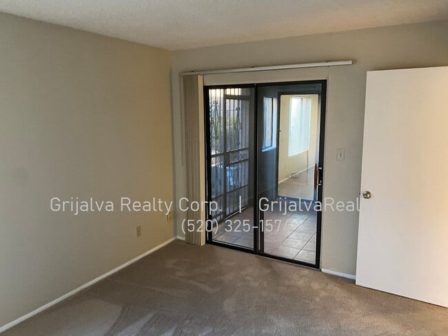 Building Photo - **MOVE-IN SPECIAL ** Spacious 2 Bedroom, 1...