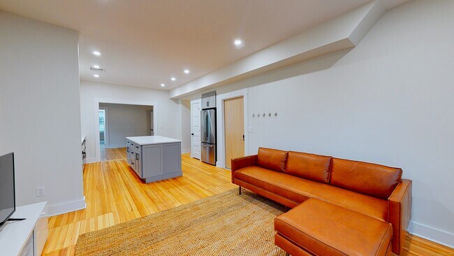 Building Photo - 276 Willow St