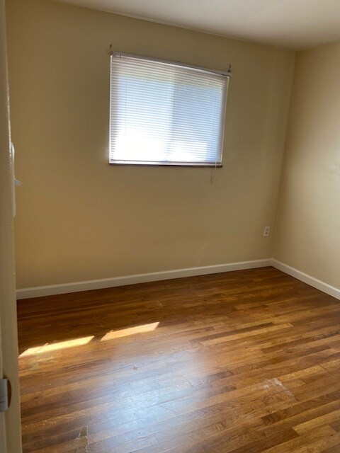 3rd bedroom - 5512 Clearview Rd