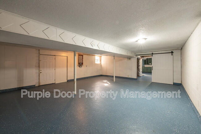 Building Photo - 465 N Hairston Rd