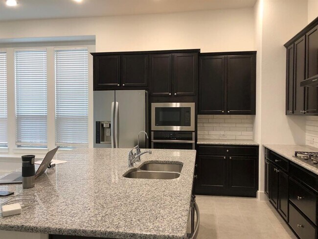 Building Photo - 6145 Teodoro Bend