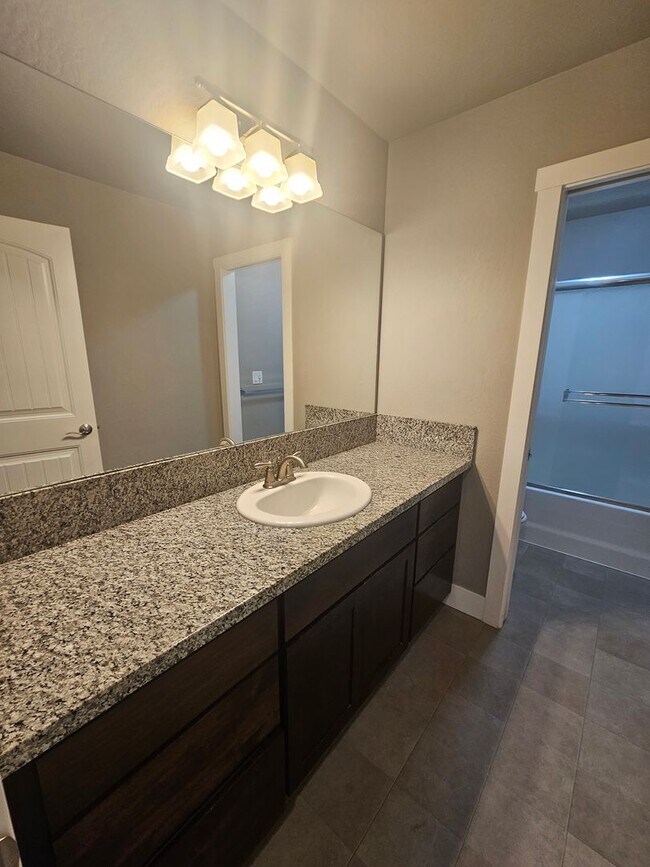 Building Photo - 1803012