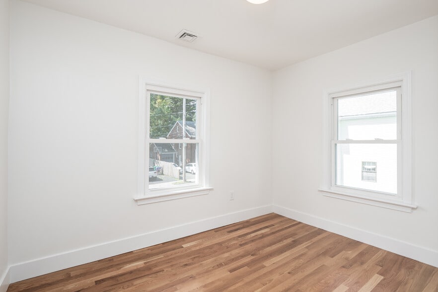 Building Photo - 92 Clinton Place Unit #2