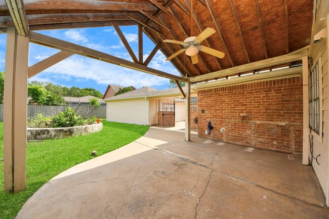 Building Photo - 11411 Briar Forest Dr