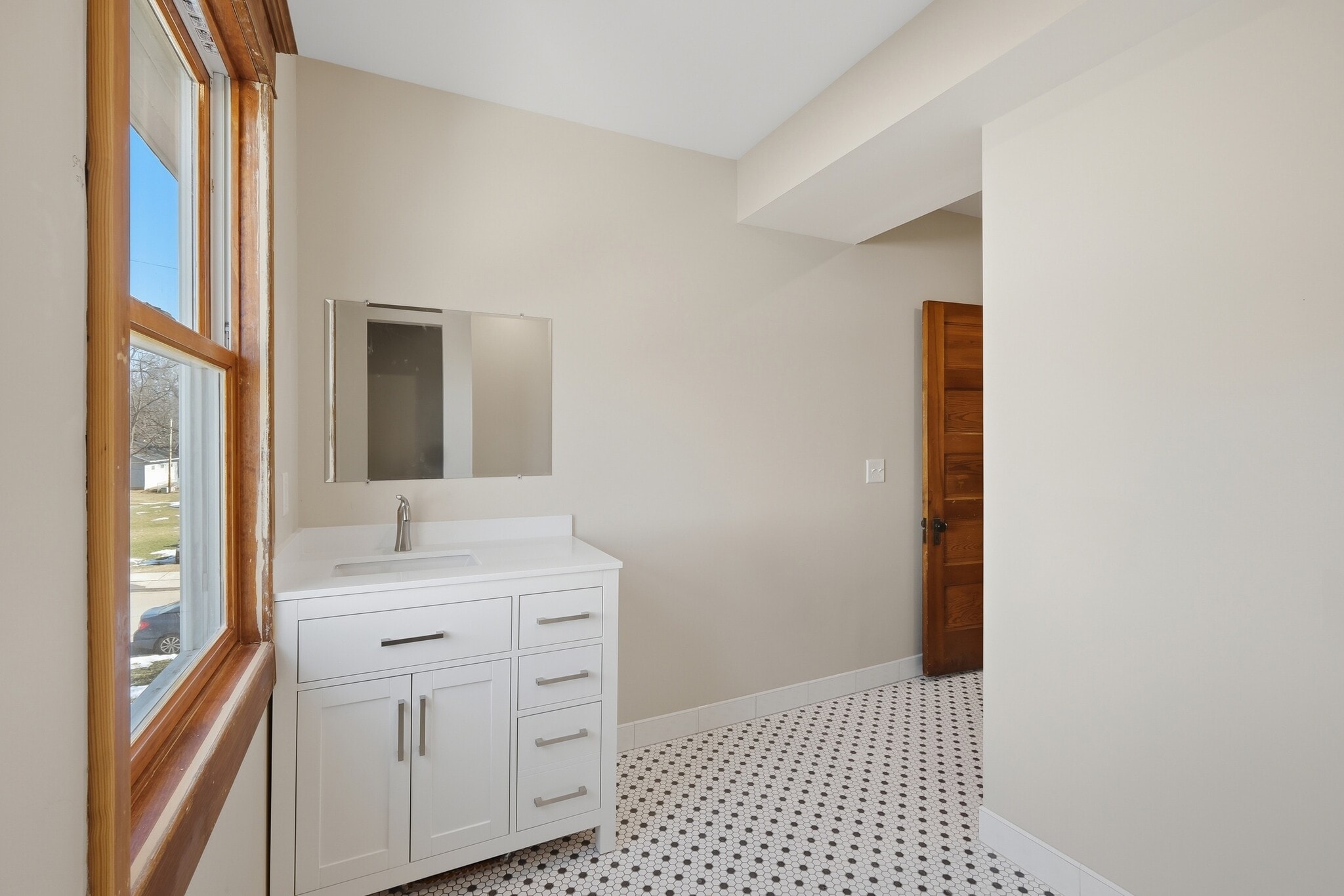 Building Photo - 808 W Main St