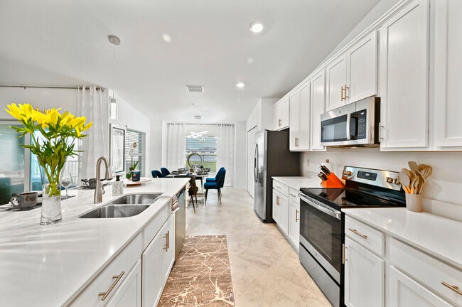 Building Photo - 15950 Grassland Ln