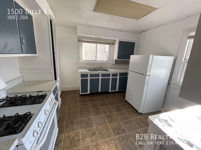 Building Photo - Beautiful and Newly Renovated Single Famil...