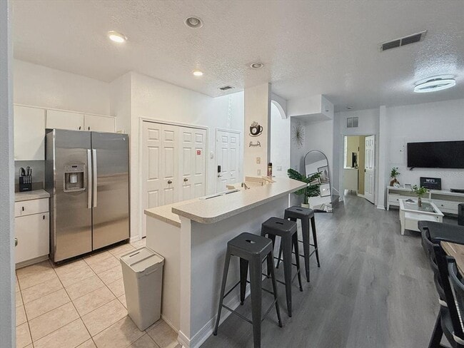 Building Photo - 1302 S Beach Cir