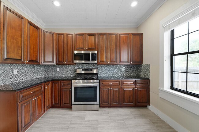 Building Photo - 309 Pecore St