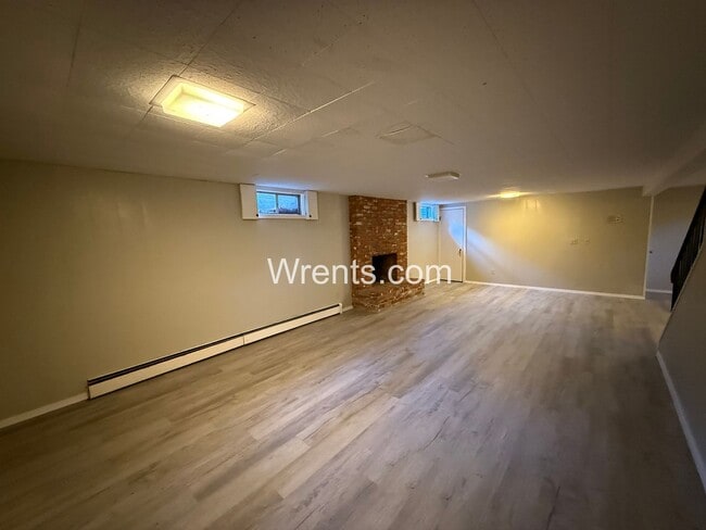 Building Photo - Spacious 6-Bedroom Home with Pool & Multiple Fireplaces – Great Northside Location!