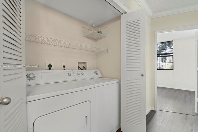 Building Photo - 1919 Van Buren St