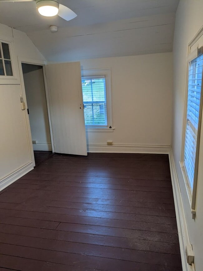 Building Photo - Renovated Farmhouse close to town