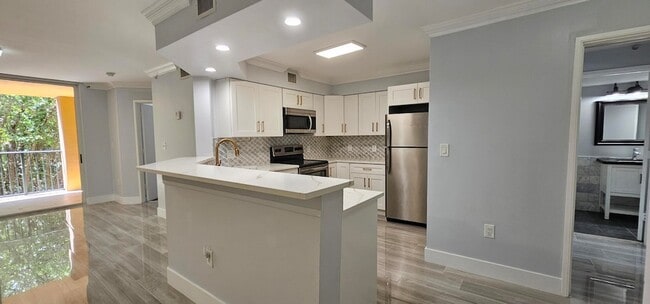 Building Photo - 400 Scotia Dr