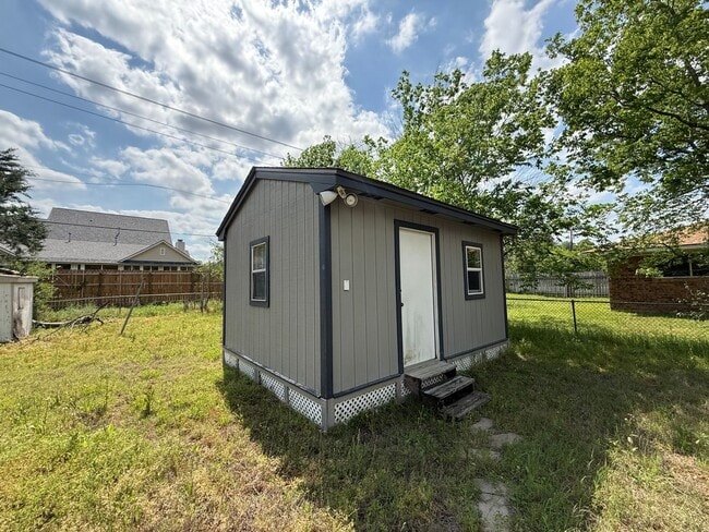 Building Photo - AUGUST PRE-LEASE!  3 Bed, 2 Bath Within Wa...