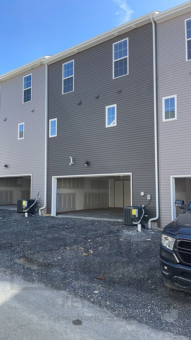 Building Photo - Brand New Townhouse in Cranberry!