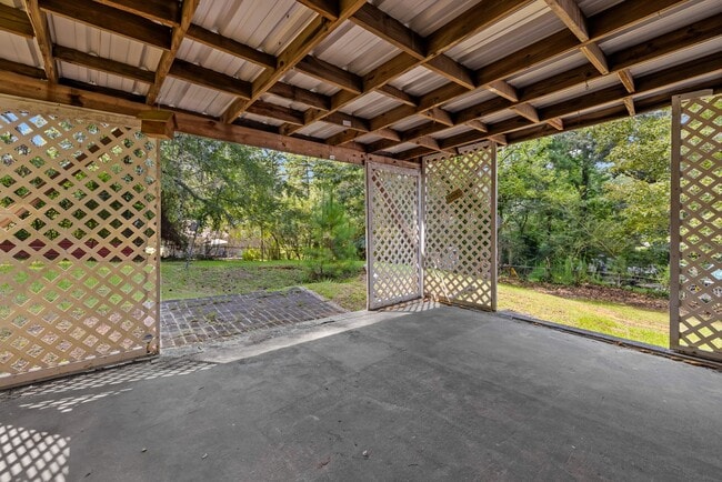 Building Photo - Charming Center Point Home