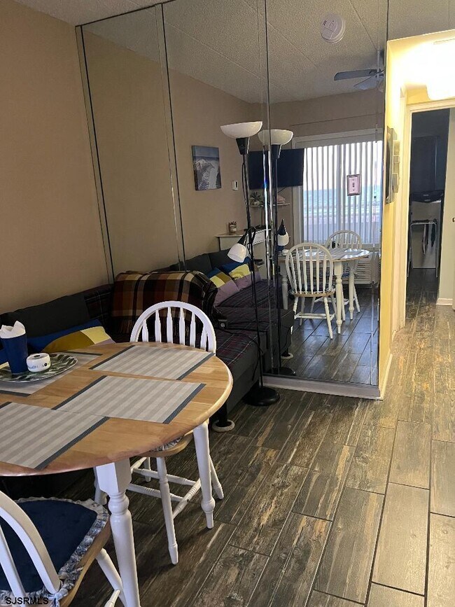 Building Photo - 5300 Boardwalk