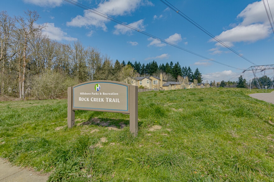 Building Photo - 8077 NE Miriam Way