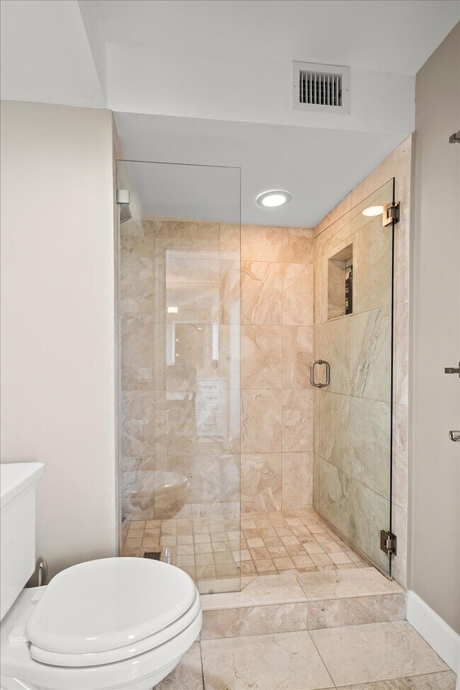 Building Photo - La Mer Condo