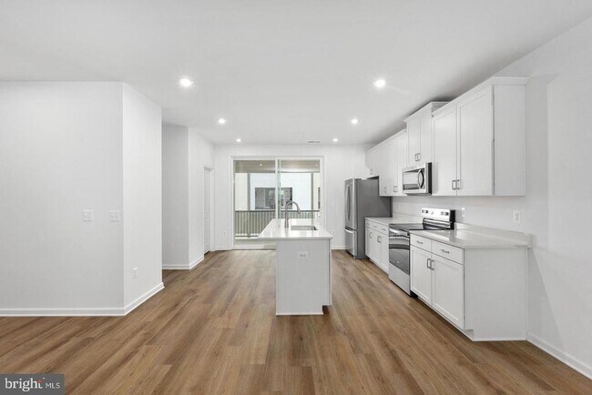 Building Photo - 2546 Neabsco Common Pl