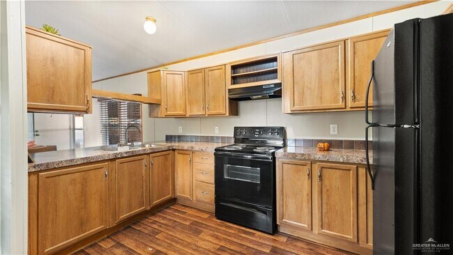 Building Photo - 10 Fern Ave W