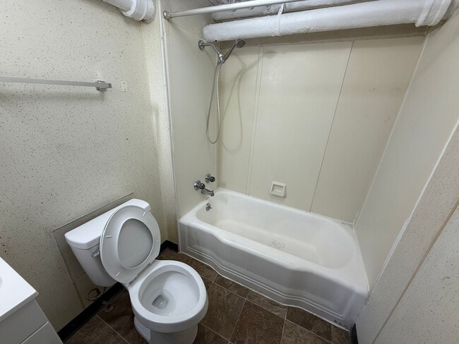 Building Photo - 1 bedroom, 1 bathroom Apartment! AVAILABLE NOW!