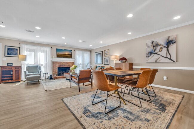 Building Photo - 586 Saint James Walk SE