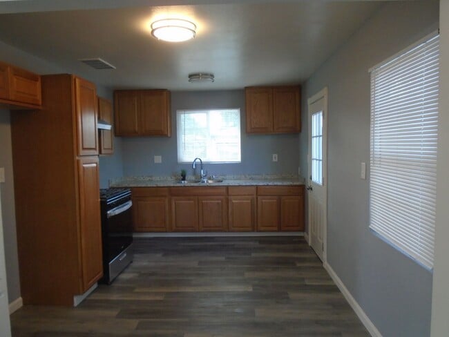 Building Photo - NEW NEW NEW....SOUTHWEST CUTIE !!!