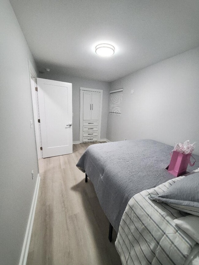 Building Photo - 294 Quick St