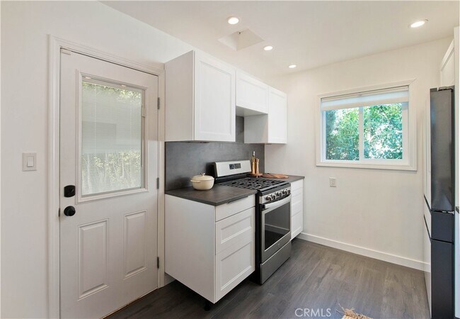 Building Photo - 5759 Jamieson Ave