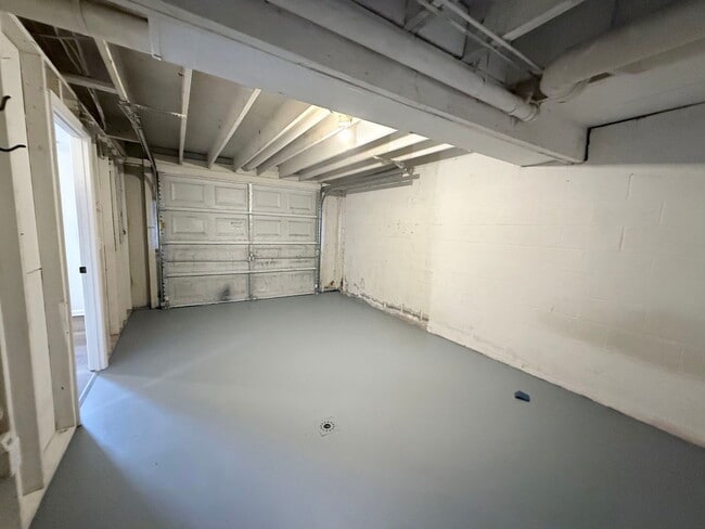 Building Photo - 52 N Front St