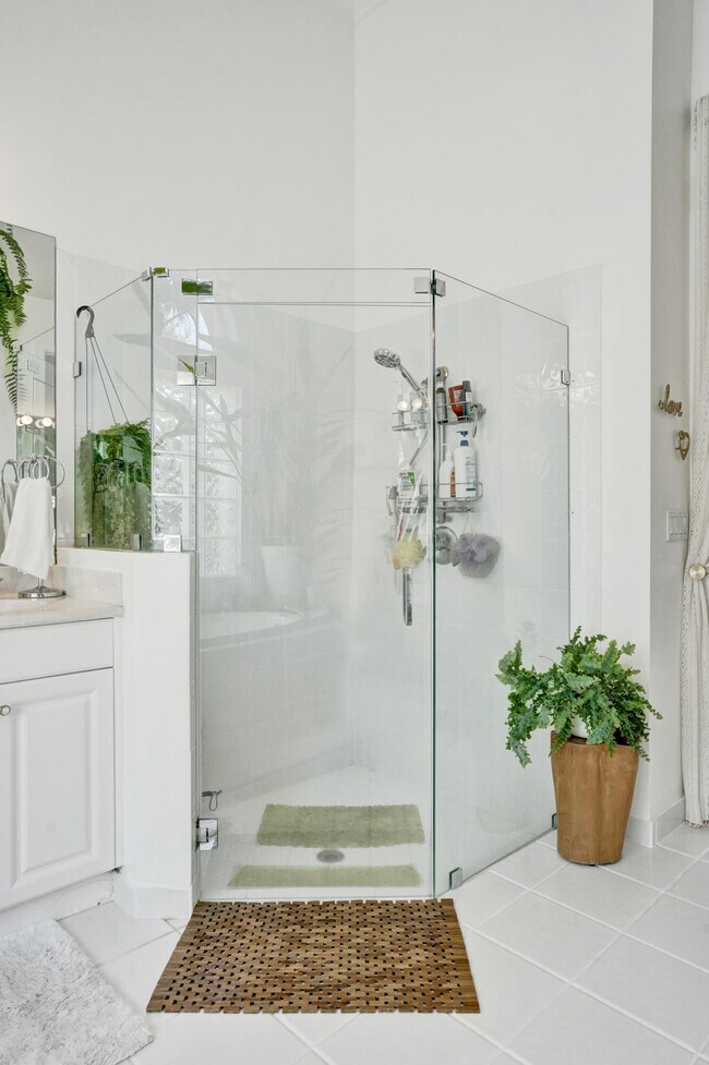 Building Photo - 11515 NW 75th Manor