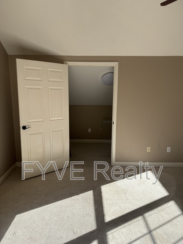 Building Photo - 1806 Raven Hill Ct