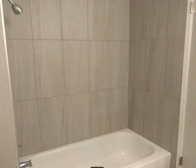Building Photo - Beautiful 3 bedroom ranch on quiet cul-de-...