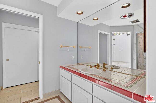 Building Photo - 3713 Dellvale Pl