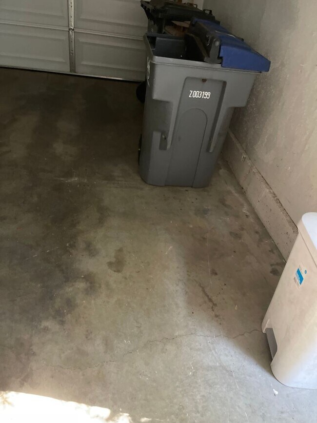 Building Photo - Epic REA: Cozy 2BR Near UC Davis w/ Garage...