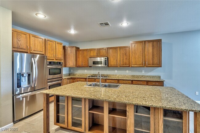 Building Photo - 10737 Hunter Mountain Ave
