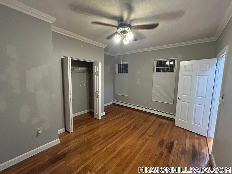 Building Photo - 120 Highland St