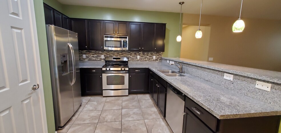 Kitchen - 3907 S Vineyard Ave