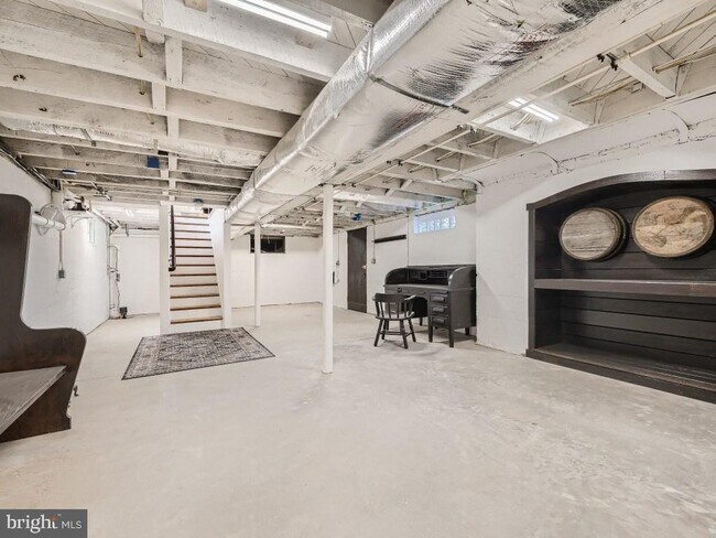 Building Photo - 2100 Rosalie Ave